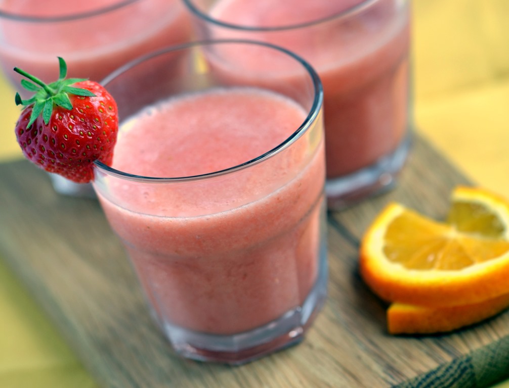 Strawberry, Orange &  Rosewater Smoothie | coconutandberries.com