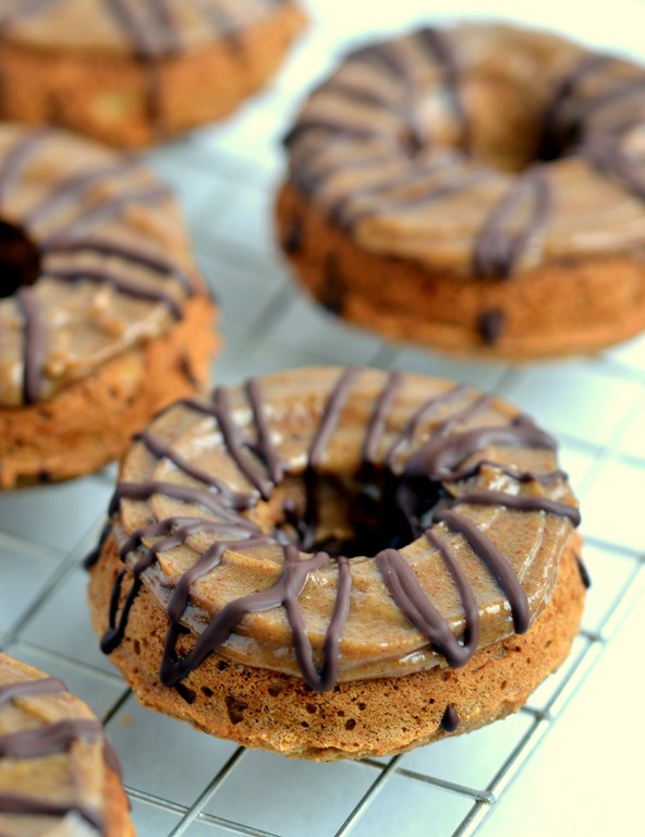 Banana Doughnuts with Caramel & Dark Chocolate (Vegan & Gluten-free)|coconutandberries.com