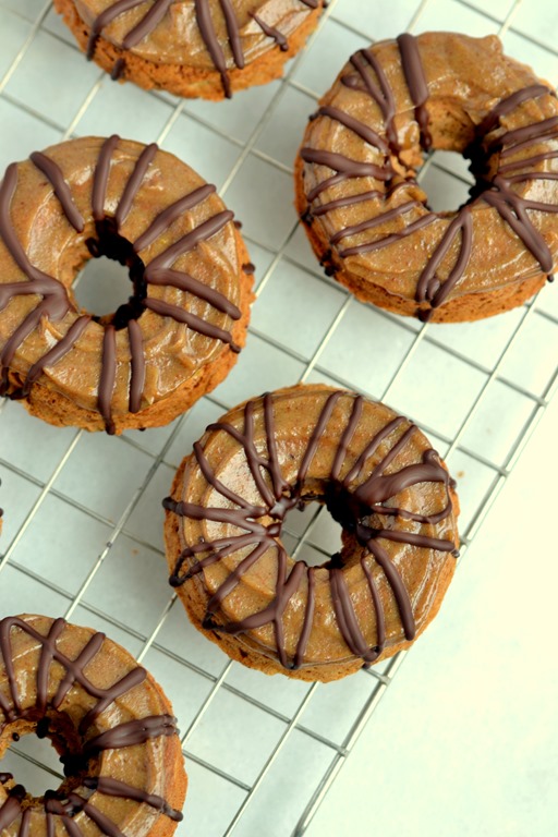 Banana Doughnuts with Caramel & Dark Chocolate (Vegan & Gluten-free) |coconutandberries.com