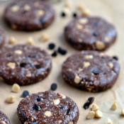Raw Triple Chocolate Cookies (with homemade chocolate chips!) |coconutandberries.com