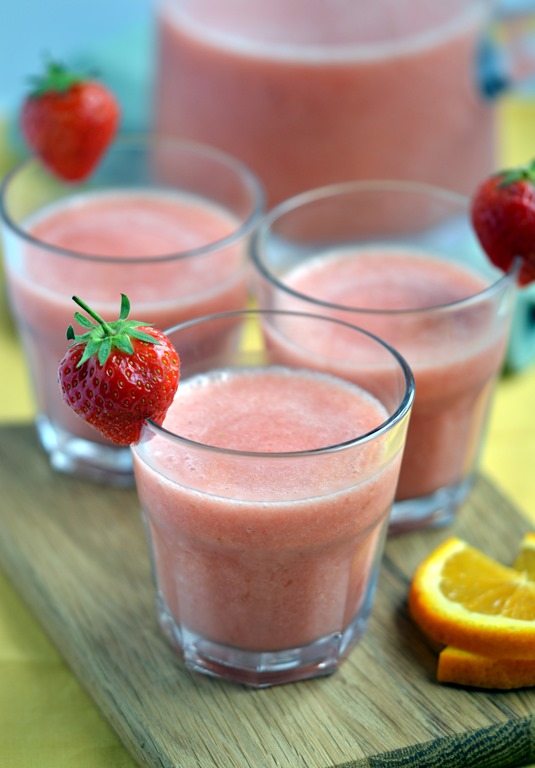 Strawberry, Orange &  Rosewater Smoothie | coconutandberries.com