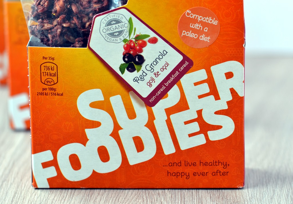 Review: Superfoodies Granola (raw, vegan, gluten-free, organic & paleo-friendly!) | coconutandberries.com