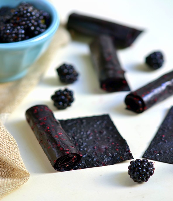 Raw Blackberry Fruit Roll-Ups | coconutandberries.com