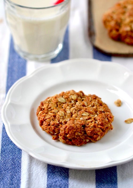 Vegan Chewy Coconut-Oat Cookies (Gluten-free)  | coconutandberries.com